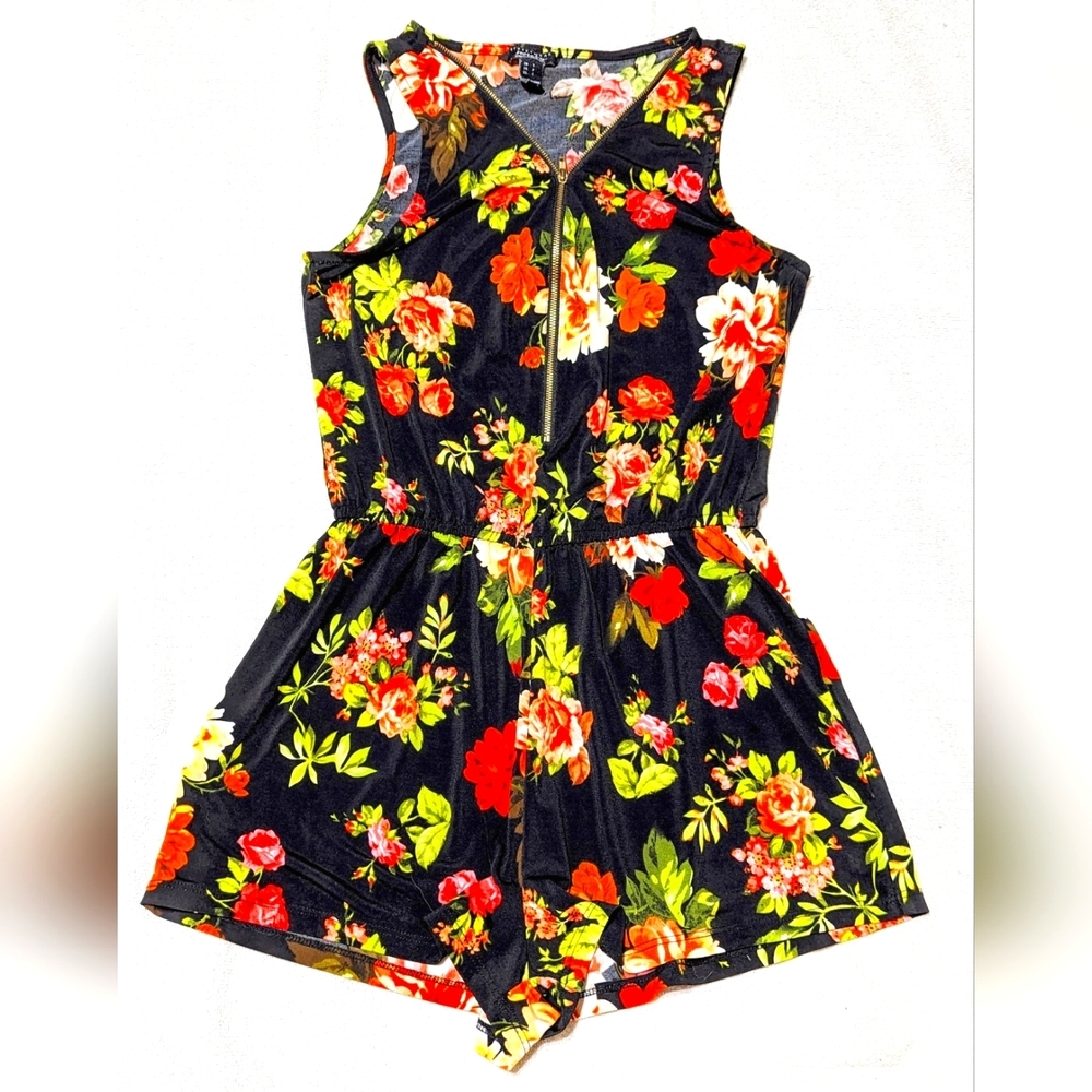 Streetwear Society size Small EUC tank top shorts romper, black w/floral pattern